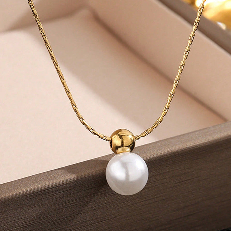 Collar snow white
