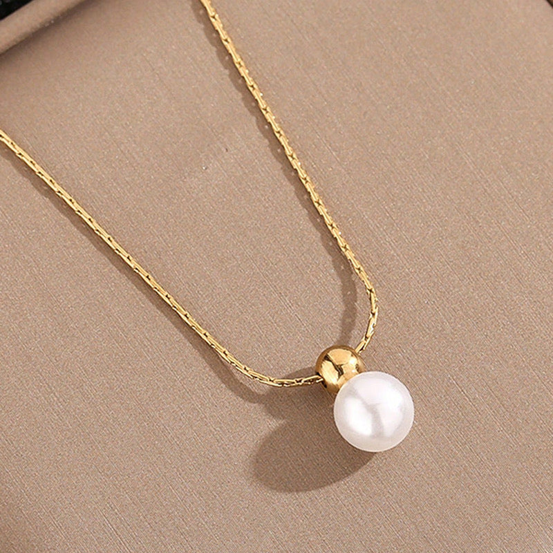 Collar snow white
